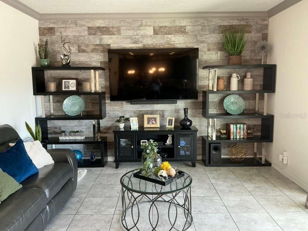 Image 4 of property listing at 1002 BERRY LEAF COURT, Apopka, FL 32703