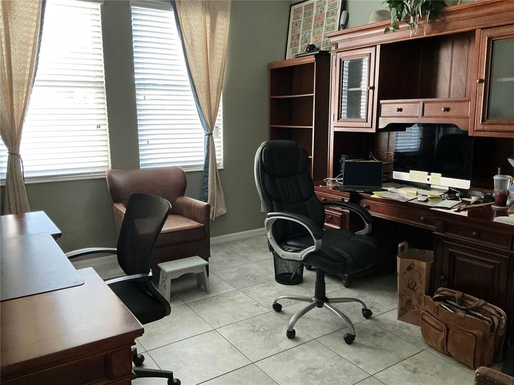 Image 7 of property listing at 1002 BERRY LEAF COURT, Apopka, FL 32703