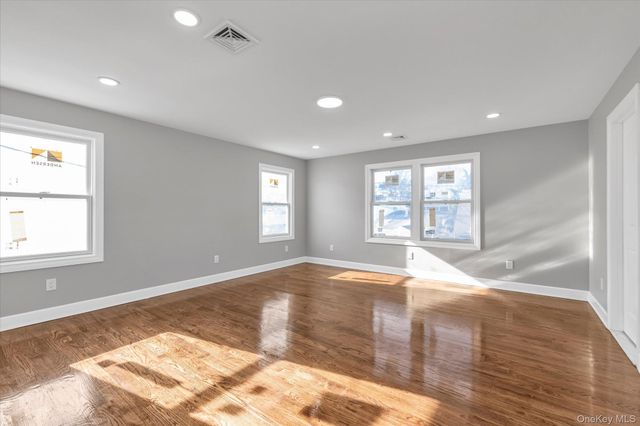 33 Prentice Road, Levittown, NY 11756