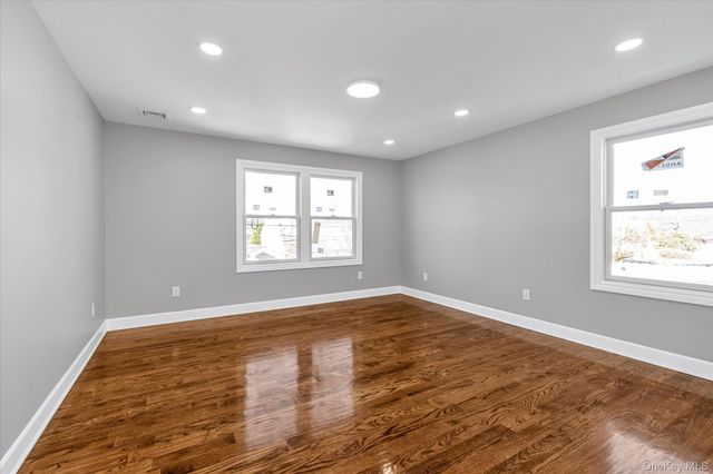 33 Prentice Road, Levittown, NY 11756