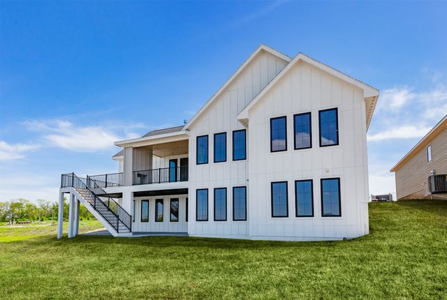 8265 Edgewood Court, West Des Moines, IA 50266