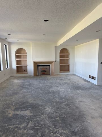 8265 Edgewood Court, West Des Moines, IA 50266