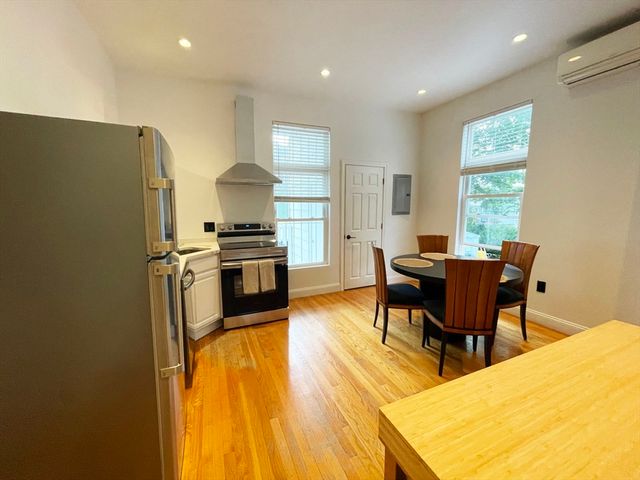 26 Clifford St 1, Boston, MA 02119