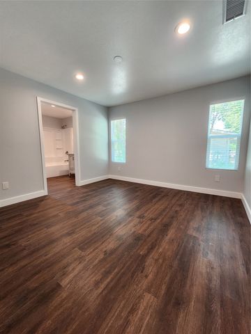 808 S Bois D Arc, Forney, TX 75126