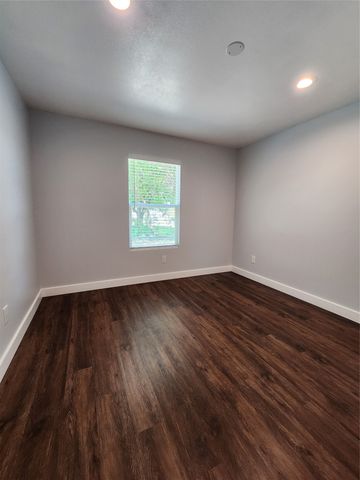 808 S Bois D Arc, Forney, TX 75126