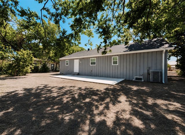 808 S Bois D Arc, Forney, TX 75126