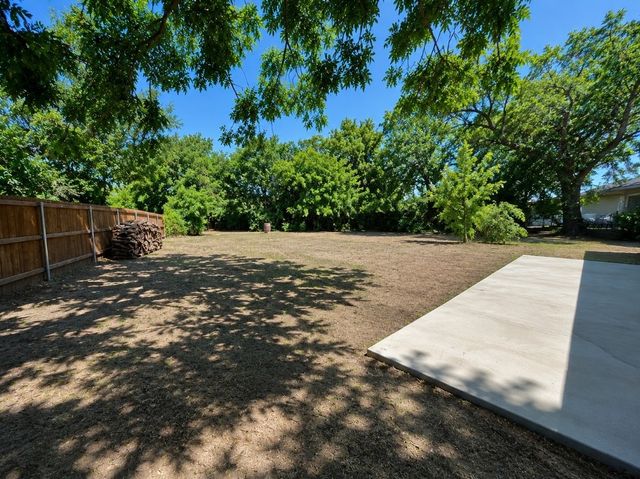 808 S Bois D Arc, Forney, TX 75126