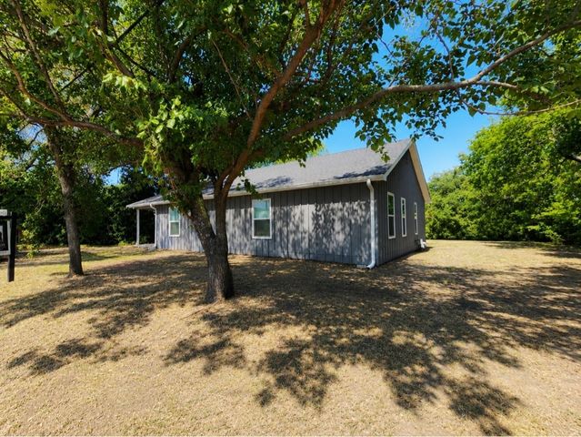 808 S Bois D Arc, Forney, TX 75126