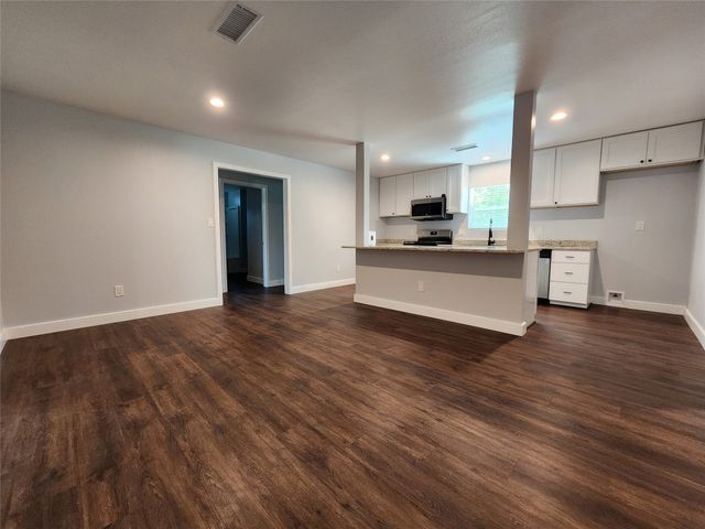808 S Bois D Arc, Forney, TX 75126