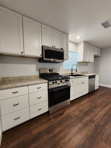 808 S Bois D Arc, Forney, TX 75126