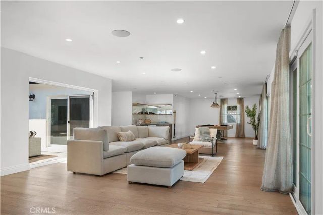 9150 Zelzah Avenue, Northridge, CA 91325