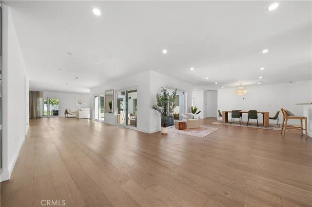 9150 Zelzah Avenue, Northridge, CA 91325