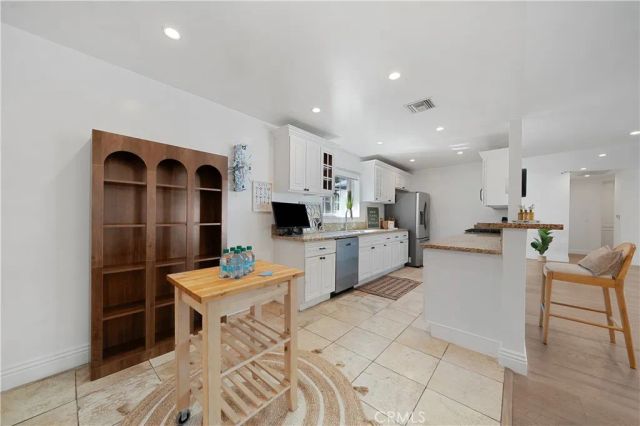9150 Zelzah Avenue, Northridge, CA 91325