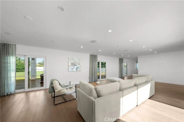 9150 Zelzah Avenue, Northridge, CA 91325