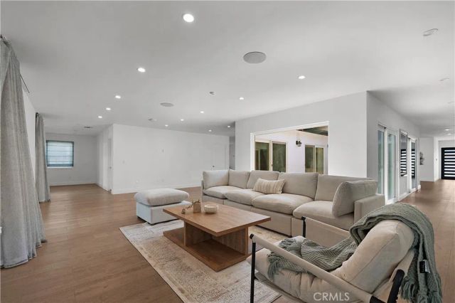 9150 Zelzah Avenue, Northridge, CA 91325