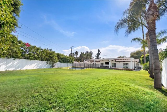 9150 Zelzah Avenue, Northridge, CA 91325