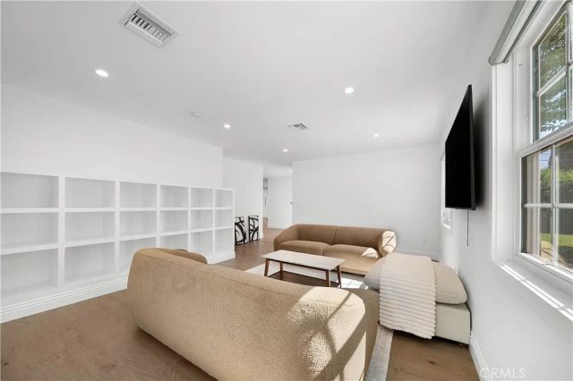 9150 Zelzah Avenue, Northridge, CA 91325