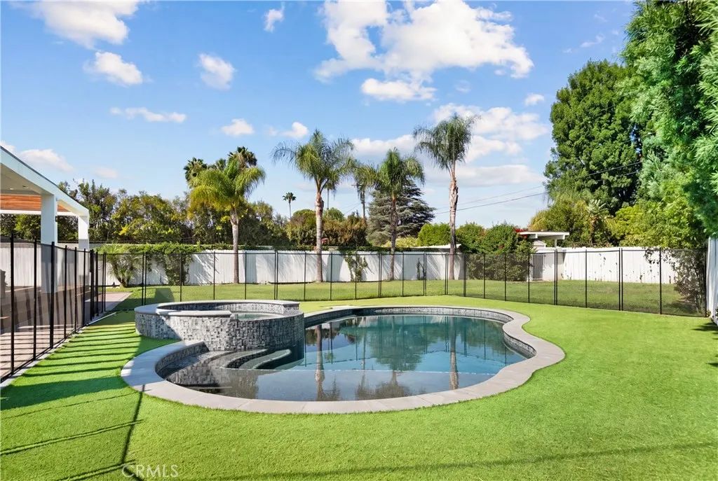 9150 Zelzah Avenue, Northridge, CA 91325