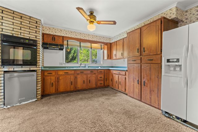 2640 KOSIOREK Drive, Erie, PA 16509