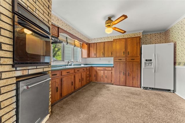 2640 KOSIOREK Drive, Erie, PA 16509