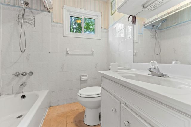 2640 KOSIOREK Drive, Erie, PA 16509