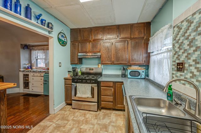 4322 Lowe Road, Toledo, OH 43612