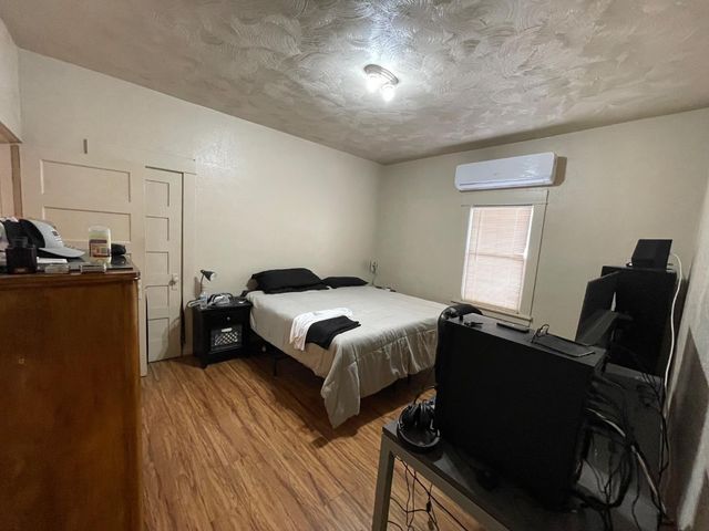 512 12th St, Modesto, CA 95354