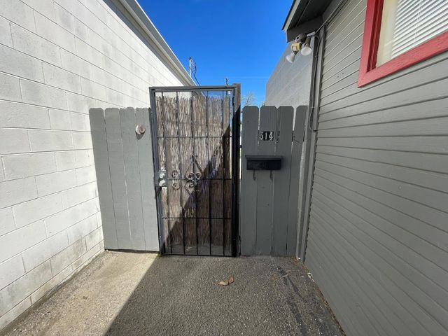 512 12th St, Modesto, CA 95354