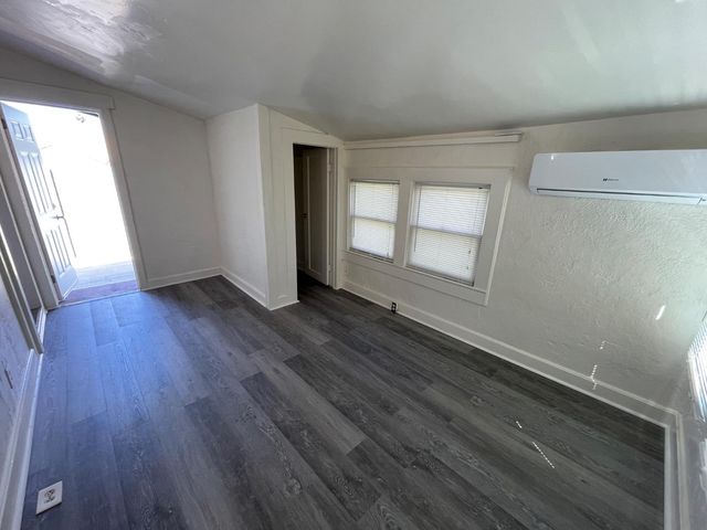 512 12th St, Modesto, CA 95354