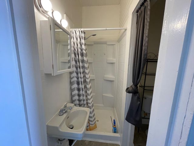 512 12th St, Modesto, CA 95354