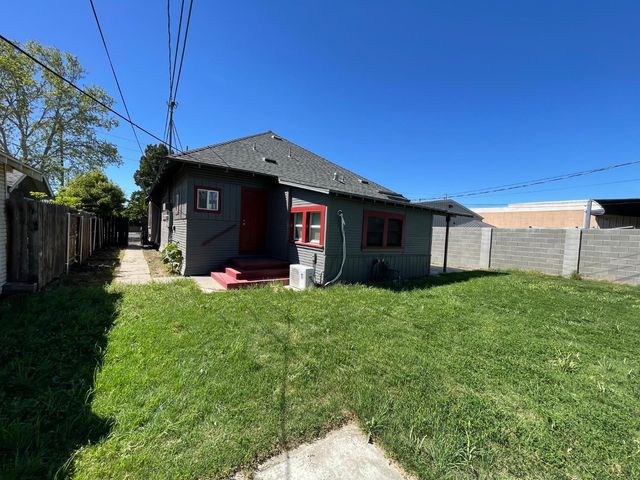 512 12th St, Modesto, CA 95354