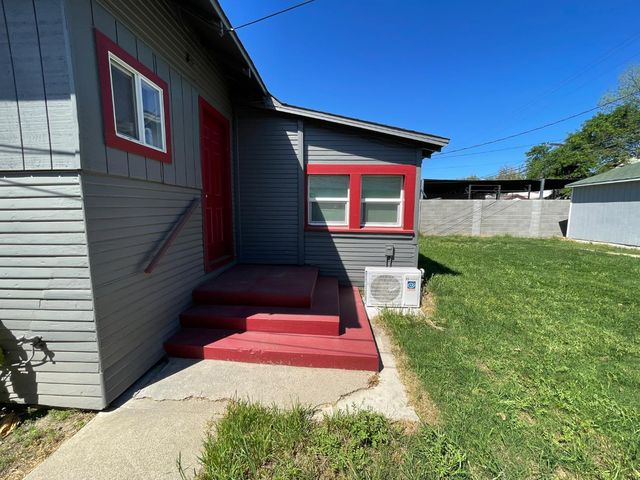 512 12th St, Modesto, CA 95354