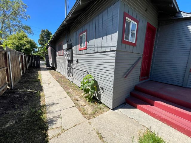 512 12th St, Modesto, CA 95354