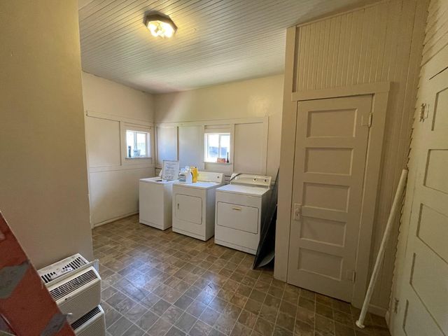 512 12th St, Modesto, CA 95354