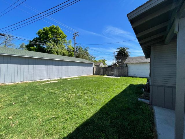 512 12th St, Modesto, CA 95354