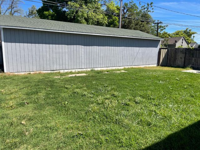 512 12th St, Modesto, CA 95354