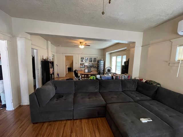 512 12th St, Modesto, CA 95354