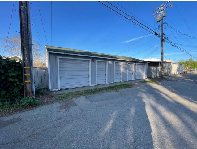 512 12th St, Modesto, CA 95354