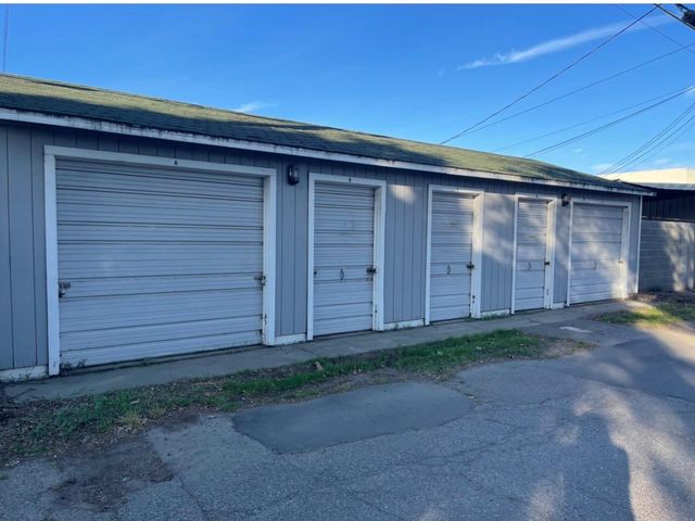 512 12th St, Modesto, CA 95354