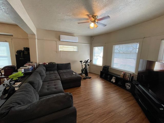 512 12th St, Modesto, CA 95354