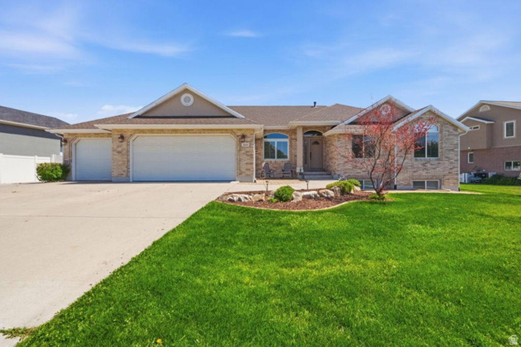 Image 1 of property listing at 1429 FLINT MEADOW DR, Kaysville, UT 84037