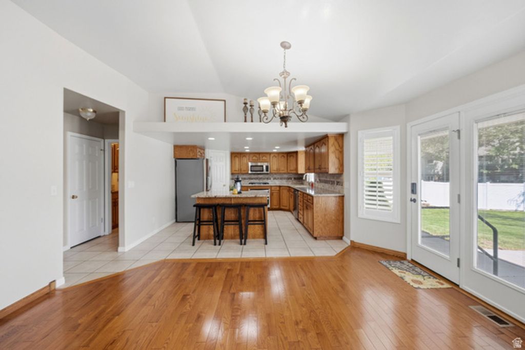 Image 11 of property listing at 1429 FLINT MEADOW DR, Kaysville, UT 84037