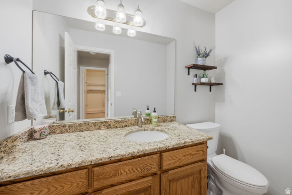 Image 14 of property listing at 1429 FLINT MEADOW DR, Kaysville, UT 84037
