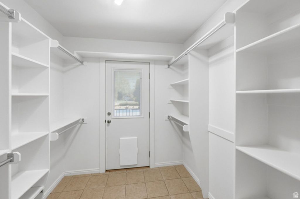 Image 20 of property listing at 1429 FLINT MEADOW DR, Kaysville, UT 84037