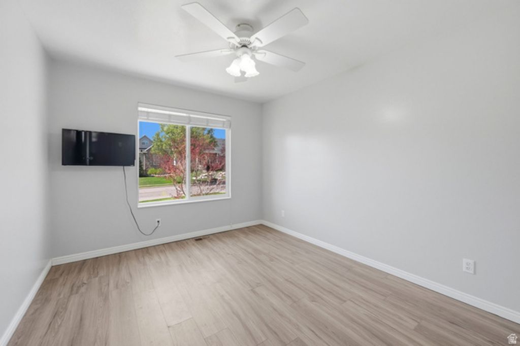 Image 23 of property listing at 1429 FLINT MEADOW DR, Kaysville, UT 84037