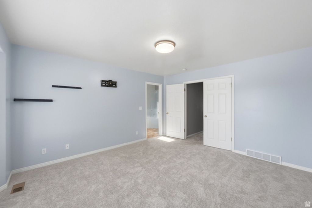 Image 25 of property listing at 1429 FLINT MEADOW DR, Kaysville, UT 84037