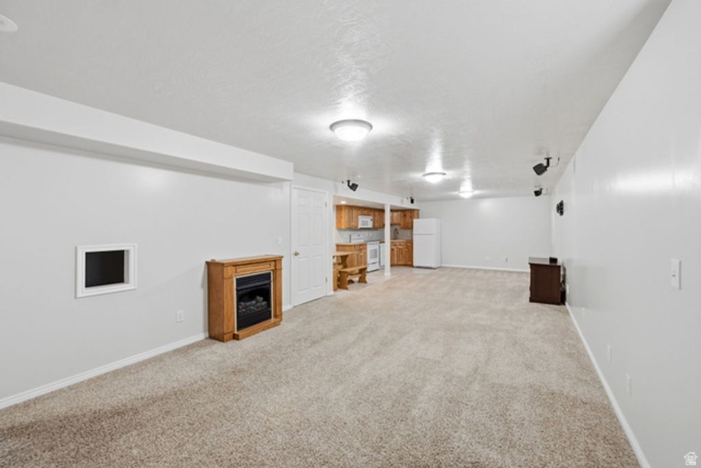 Image 28 of property listing at 1429 FLINT MEADOW DR, Kaysville, UT 84037
