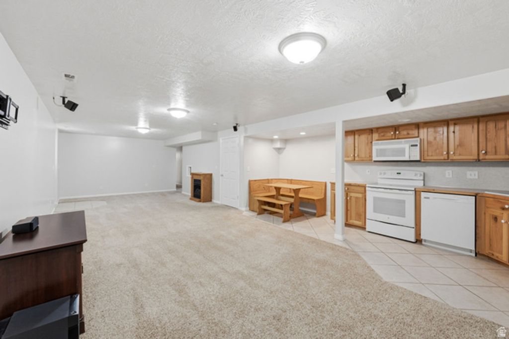 Image 29 of property listing at 1429 FLINT MEADOW DR, Kaysville, UT 84037