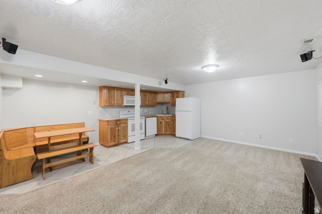 Image 30 of property listing at 1429 FLINT MEADOW DR, Kaysville, UT 84037