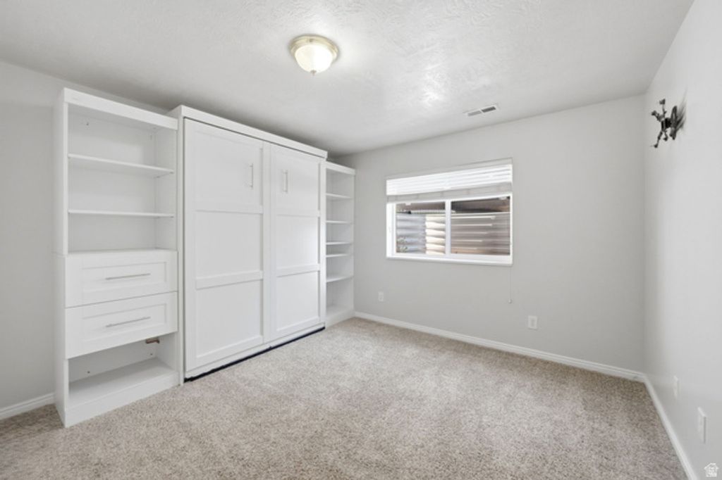 Image 35 of property listing at 1429 FLINT MEADOW DR, Kaysville, UT 84037
